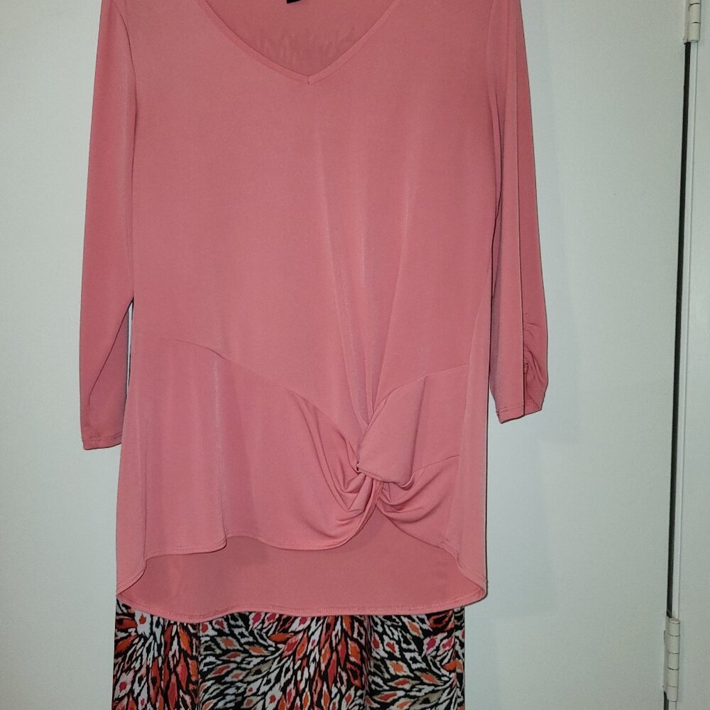 Ladies "B Design" Blouse and "Sunny Leigh" Skirt Set, Size L